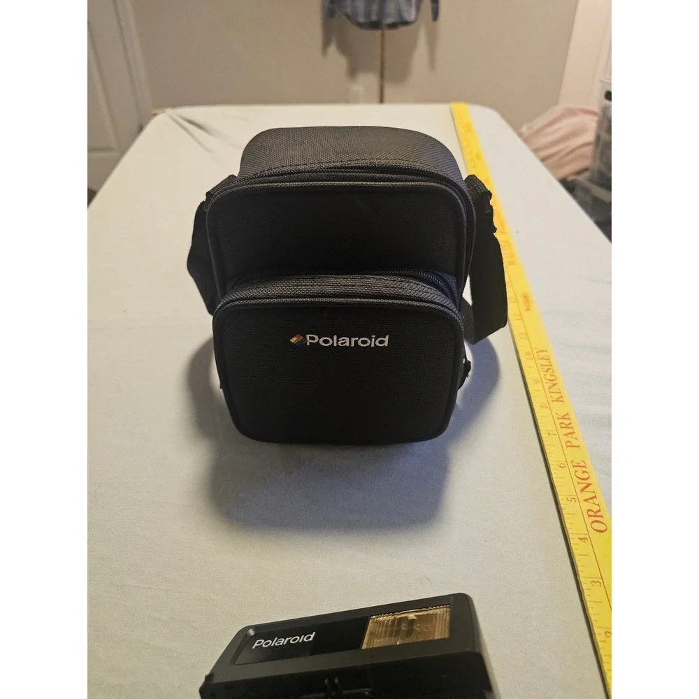 Polaroid OneStep CloseUp 600 Instant Film Camera With Carrying Case